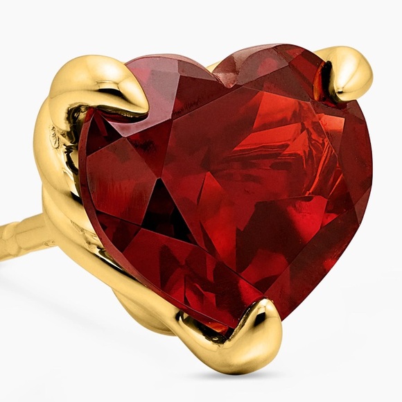 David Yurman Chatelaine Garnet Heart Stud Earrings
18K Yellow Gold - Picture 4 of 16